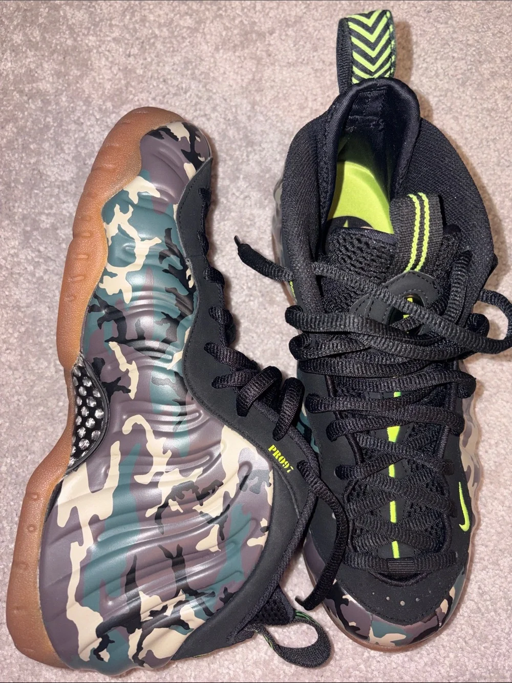 Nike men’s Camo Foamposite Sneakers in Green/Black/Brown. Like new. Original box